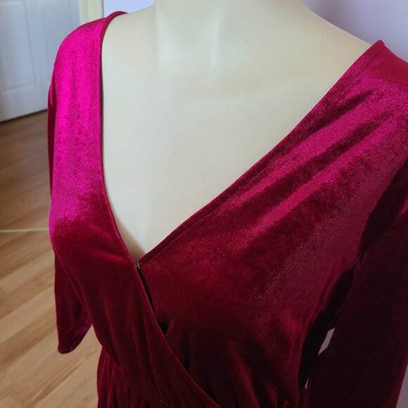 H&M DIVIDED Velvet Red Long Sleeve Dress - Picture 2 of 4